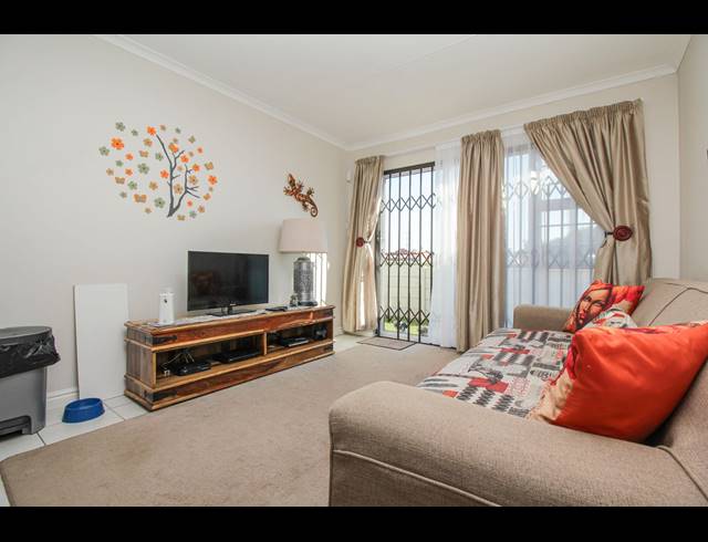 2 BEDROOM TOWNHOUSE RENTED IN LORRAINE